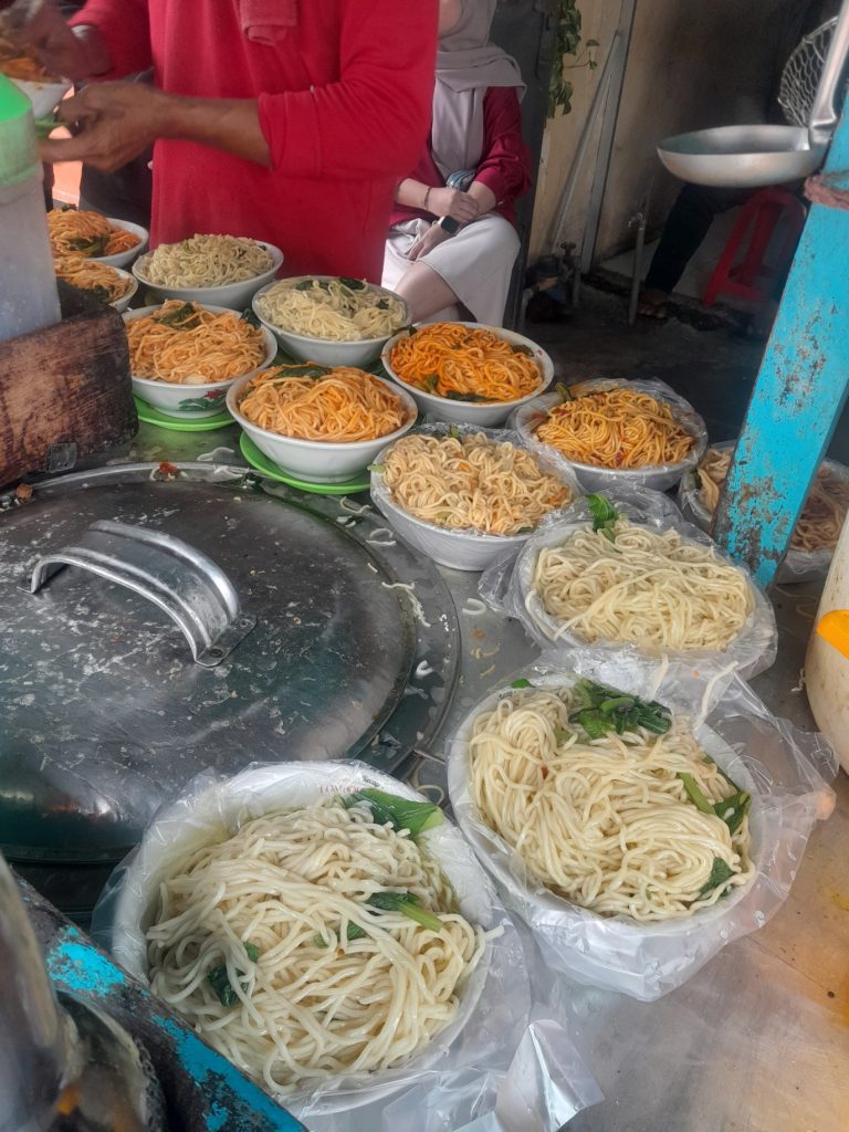 mie-ayam-porsi-brutal-surabaya-enak